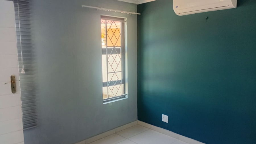 To Let 1 Bedroom Property for Rent in Siyakha Eastern Cape
